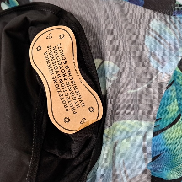 2XL ruffled mesh overlay one piece. NWT. Black green & blue. - Picture 6 of 7